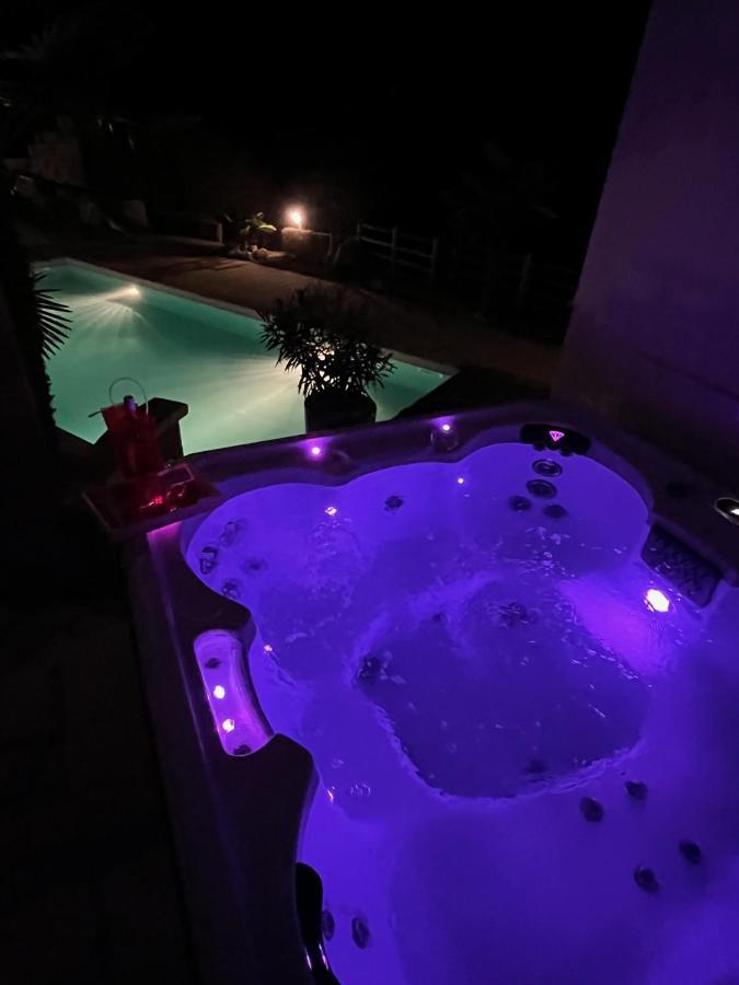 Chambre Au Calme Avec Spa Privatif Gratuit Sud Aveyron Les Palmiers Des Causses Saint-Rome-de-Tarn Bagian luar foto